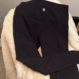 6 pairs of like new Tuff Athletics black leggings size medium with phone pockets